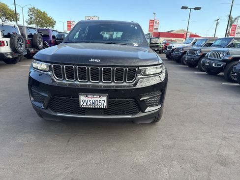 Used 2025 Jeep Grand Cherokee Laredo X RWD image 4