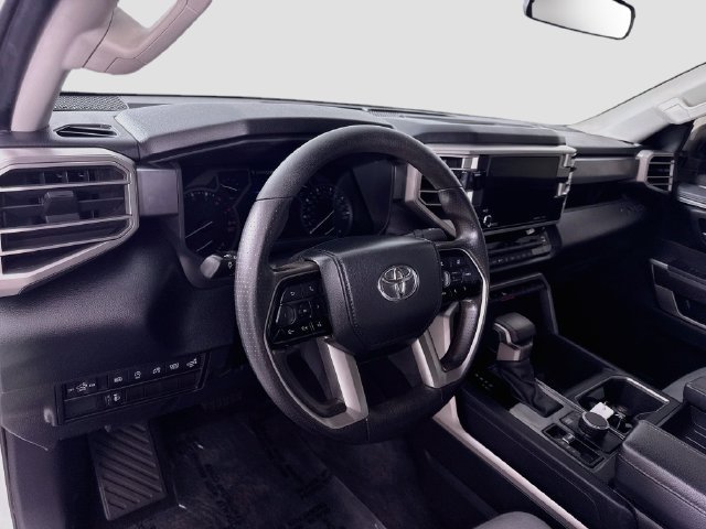 Used 2022 Toyota Tundra SR5 w/ SR5 Convenience Package AWD/4WD image 9