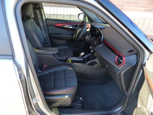 Used 2024 Chevrolet TrailBlazer RS w/ Driver Confidence Package image 41