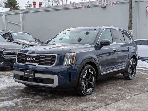 Used 2023 Kia Telluride S image 1