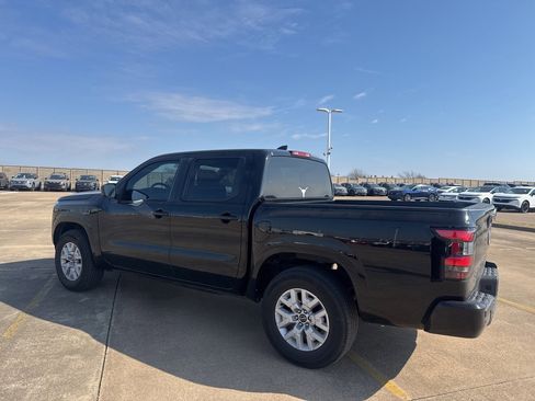 Certified 2022 Nissan Frontier SV w/ Technology Package image 9