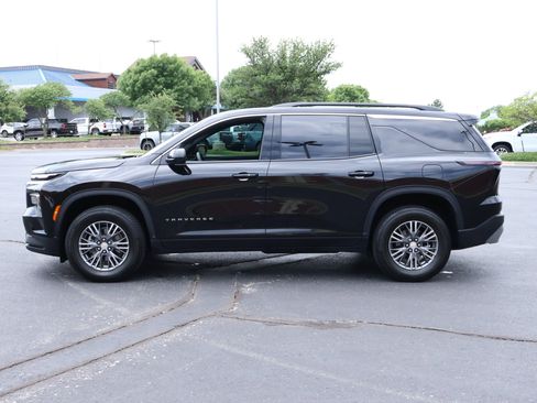 Used 2025 Chevrolet Traverse LT w/ Driver Confidence Package FWD image 30