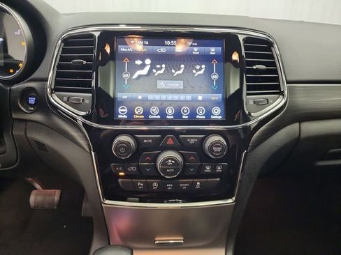 Used 2022 Jeep Grand Cherokee Laredo X image 18