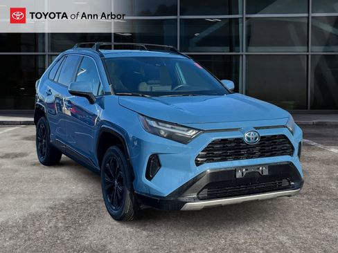 Used 2022 Toyota RAV4 SE image 1