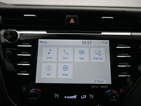 Used 2020 Toyota Camry SE w/ Sunroof Package FWD image 17