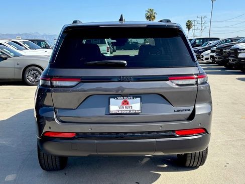 Used 2025 Jeep Grand Cherokee Limited w/ Black Appearance Package image 5