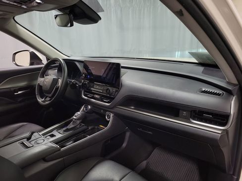 Used 2024 Toyota Grand Highlander AWD image 30