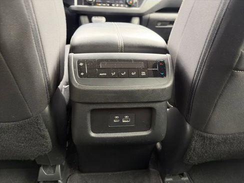 Used 2024 Nissan Pathfinder SV image 11