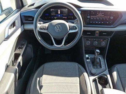 Certified 2022 Volkswagen Taos SE w/ Panoramic Sunroof Package image 14