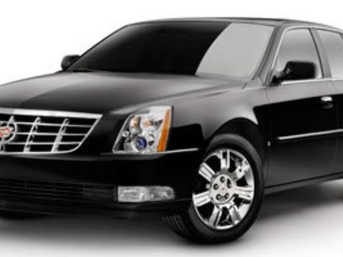 Used 2009 Cadillac DTS w/ Trunk Convenience Package FWD image 2