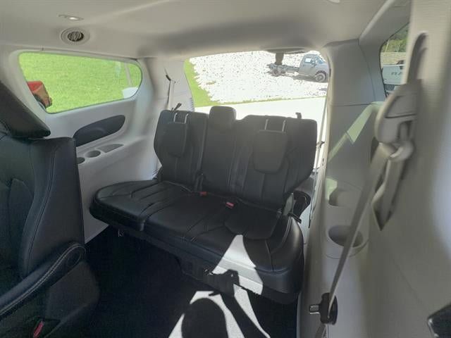 Used 2024 Chrysler Pacifica Limited FWD image 26