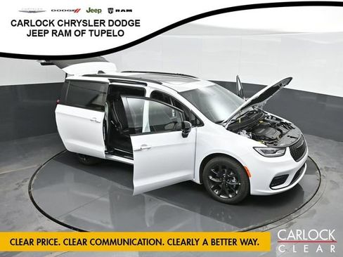 New 2026 Chrysler Pacifica Limited w/ Uconnect Theater Family Group image 74