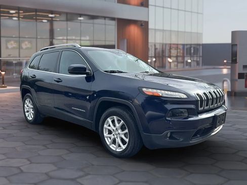 Used 2016 Jeep Cherokee Latitude w/ Comfort/Convenience Group image 3