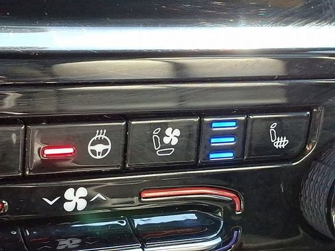 Used 2024 Jeep Grand Cherokee L Limited w/ Luxury Tech Group II image 23