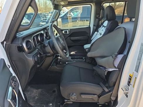 Used 2023 Jeep Gladiator Willys image 15