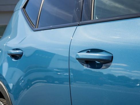 Certified 2023 Volvo XC40 B5 Plus w/ Driver Assist Package image 16