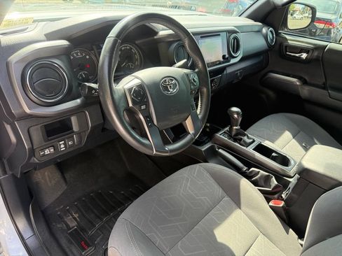 Used 2019 Toyota Tacoma TRD Off-Road w/ Technology Package AWD/4WD image 13