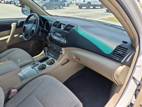 Used 2012 Toyota Highlander FWD image 21