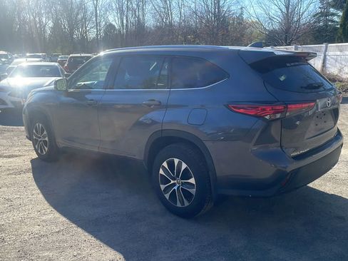 Used 2021 Toyota Highlander XLE image 6