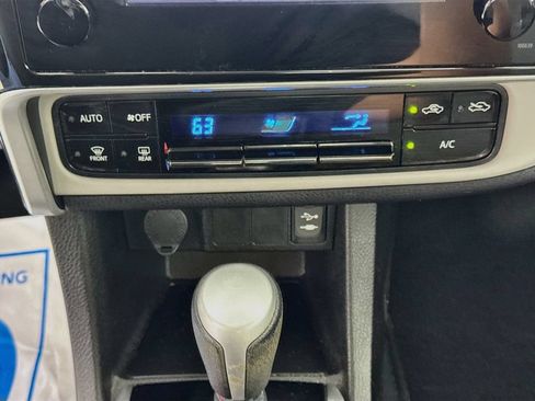 Used 2018 Toyota Corolla LE FWD image 15