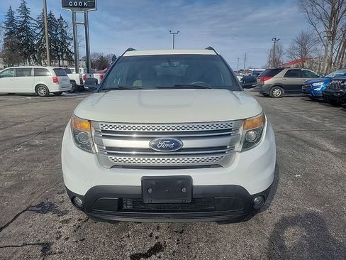 Used 2014 Ford Explorer XLT image 2