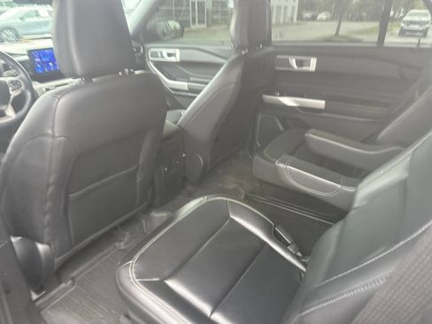 Used 2023 Ford Explorer XLT w/ Equipment Group 202A AWD/4WD image 12