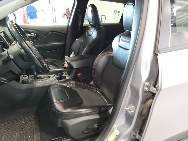 Used 2020 Jeep Cherokee Trailhawk w/ Comfort/Convenience Group AWD/4WD image 9