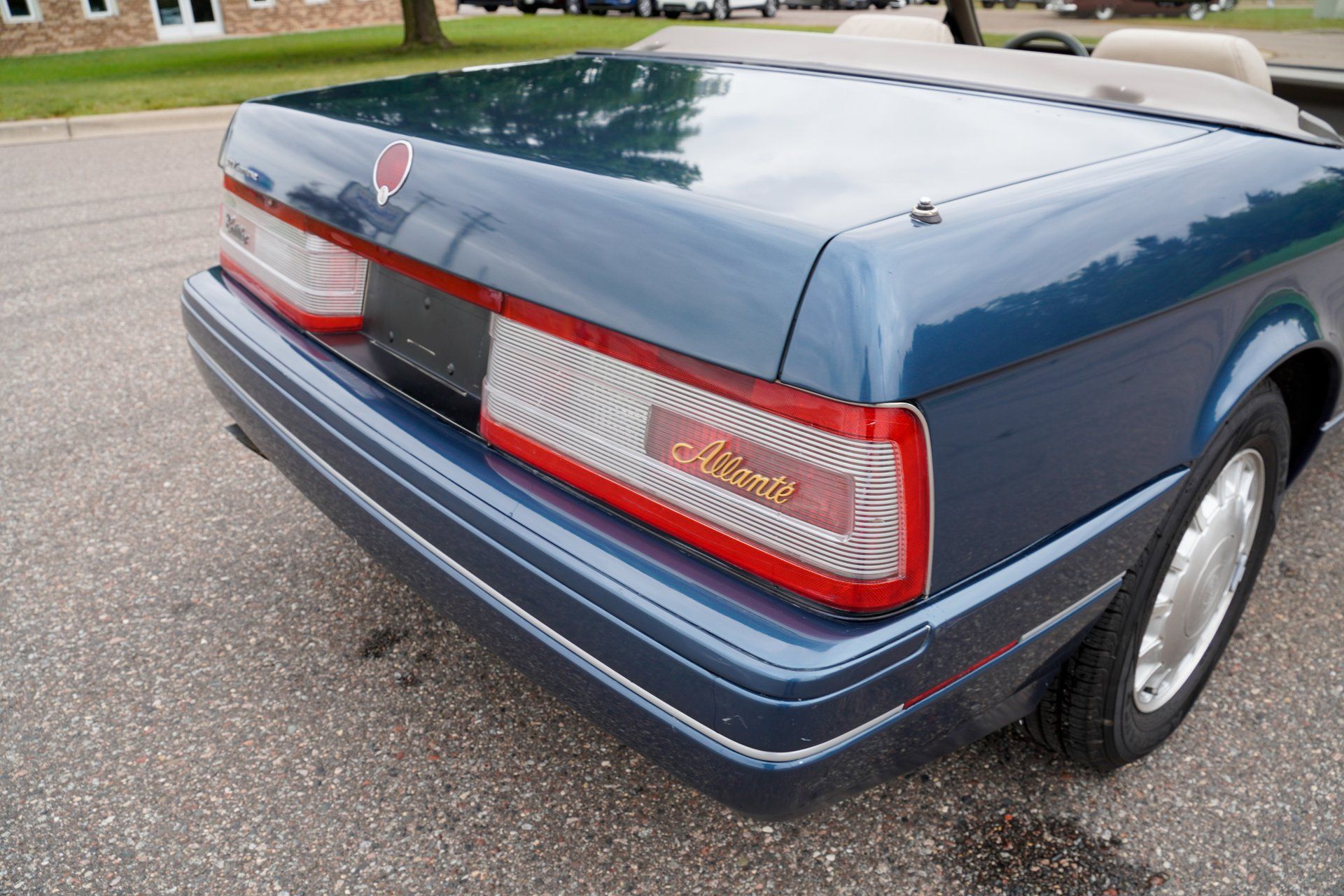 Used 1993 Cadillac Allante FWD image 33