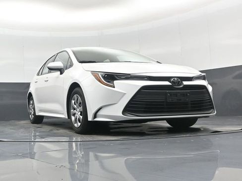 Used 2025 Toyota Corolla LE image 46