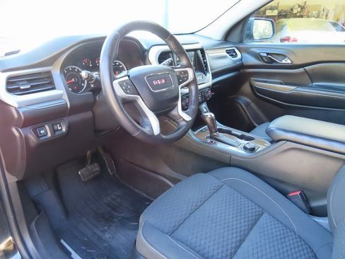 Used 2017 GMC Acadia SLE image 18