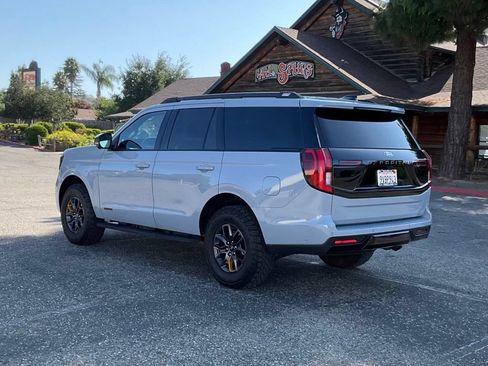 Used 2025 Ford Expedition Tremor AWD/4WD image 4