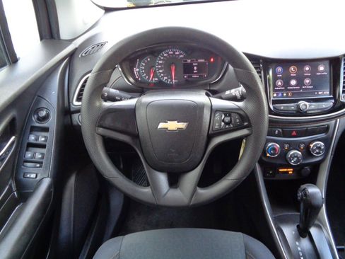 Used 2018 Chevrolet Trax LS FWD image 18