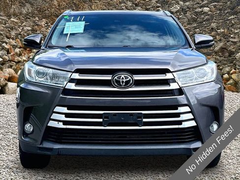 Used 2019 Toyota Highlander XLE AWD/4WD image 3