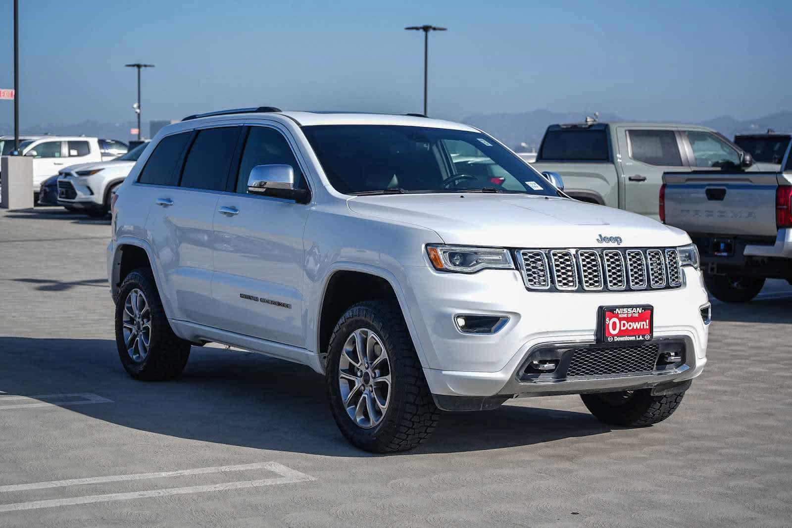 Used 2019 Jeep Grand Cherokee Overland AWD/4WD image 3