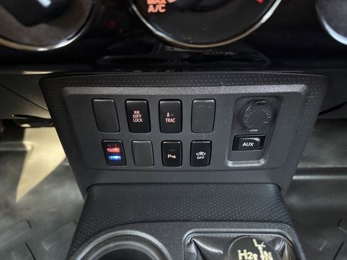 Used 2007 Toyota FJ Cruiser 4WD image 28