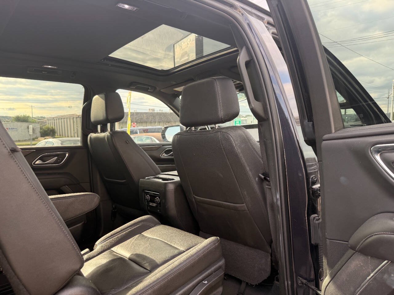 Used 2023 Chevrolet Suburban LT w/ Luxury Package AWD/4WD image 20