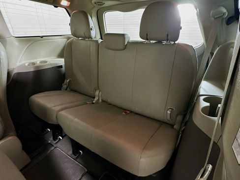 Used 2019 Toyota Sienna XLE Premium AWD/4WD image 29