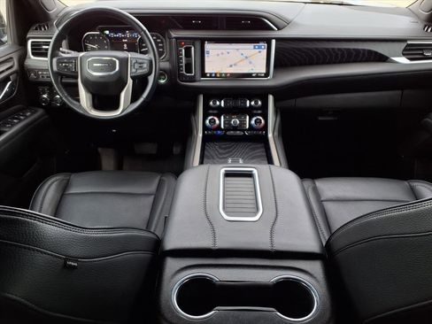 Used 2021 GMC Yukon Denali w/ Denali Premium Package image 9