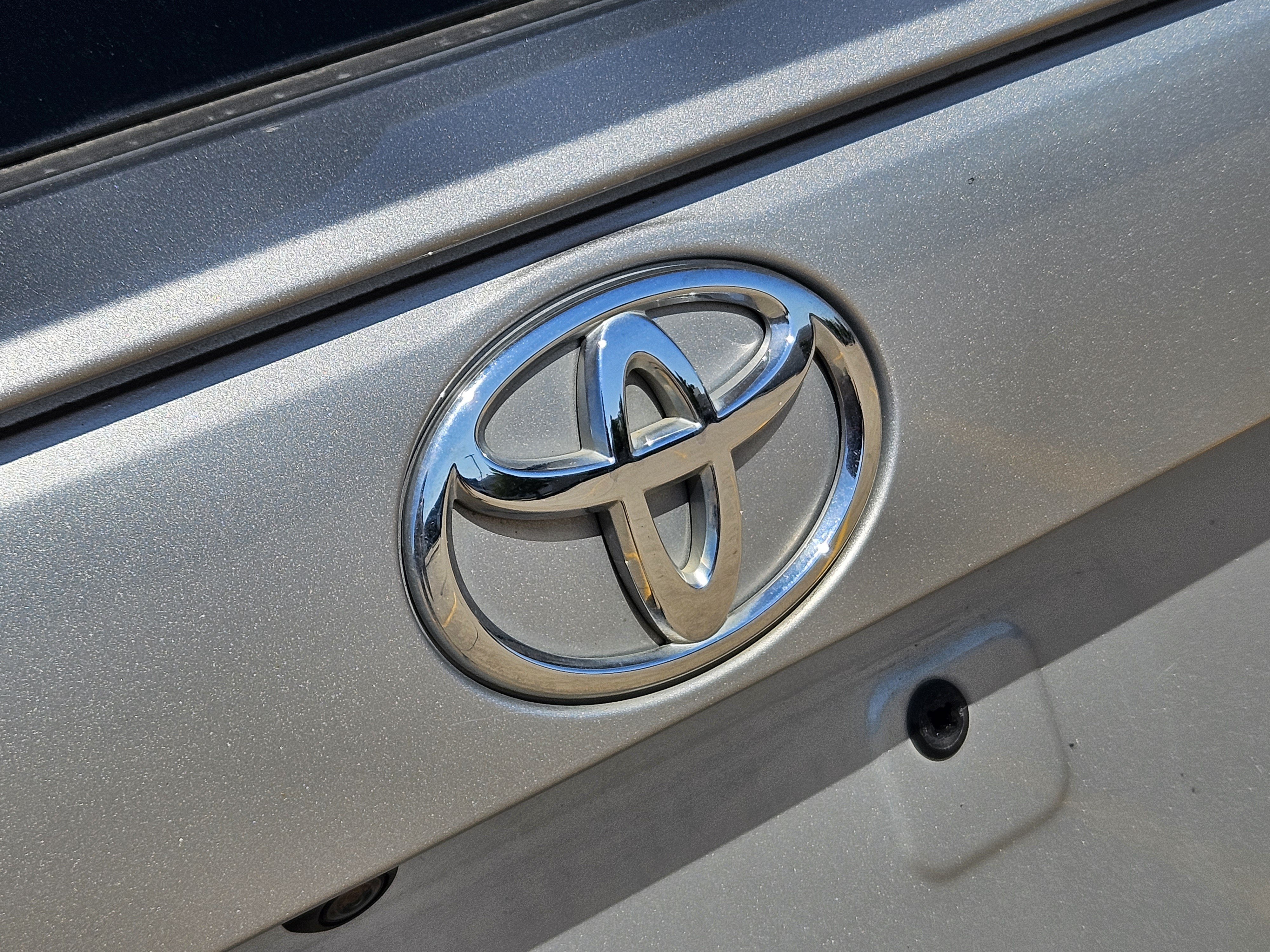 Used 2019 Toyota RAV4 LE FWD image 8