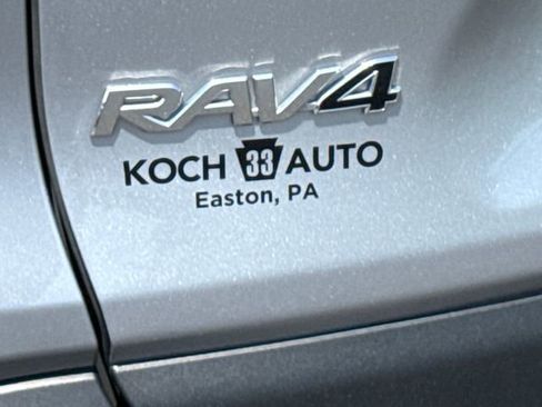 Used 2021 Toyota RAV4 XLE w/ Convenience Package AWD/4WD image 17