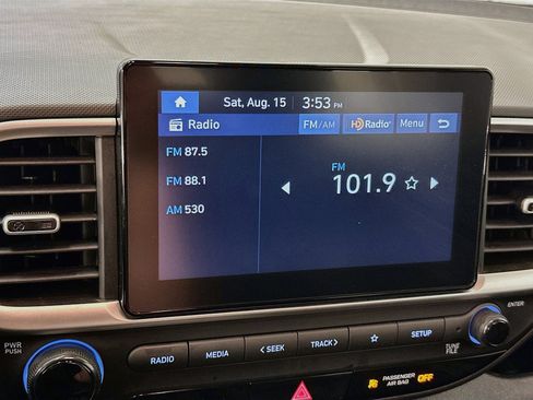 Used 2025 Hyundai Venue SEL FWD image 21