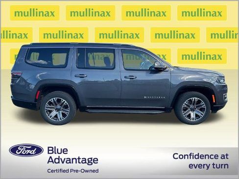 Used 2022 Jeep Wagoneer Series III w/ Convenience Group I AWD/4WD image 2