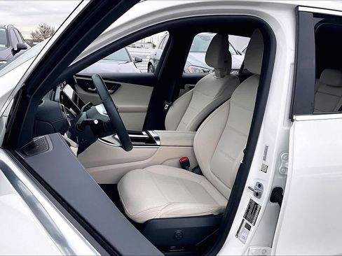 Certified 2025 Mercedes-Benz GLC 300 4MATIC image 8