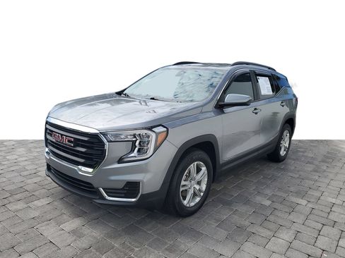Used 2024 GMC Terrain SLE w/ Driver Convenience Package FWD image 3