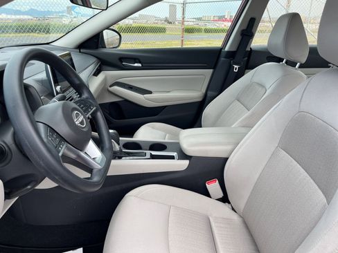 Used 2025 Nissan Altima 2.5 SV FWD image 27
