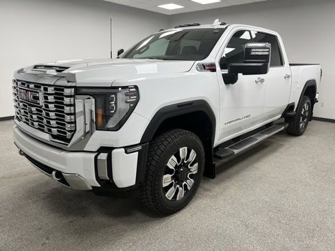 Used 2024 GMC Sierra 2500 Denali image 6