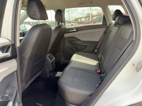 Used 2023 Volkswagen Taos SE image 9