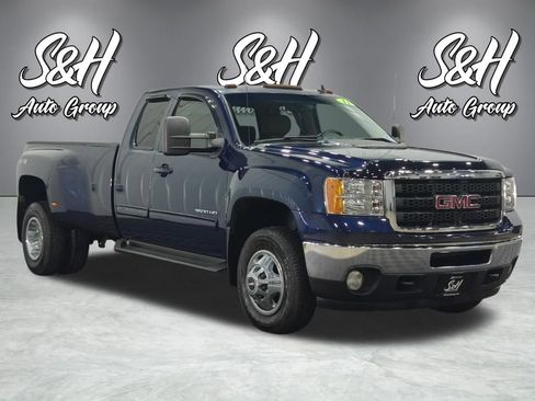 Used 2011 GMC Sierra 3500 SLT w/ SLT Convenience Package AWD/4WD image 2