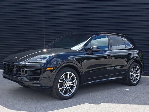 Certified 2025 Porsche Cayenne AWD/4WD image 1