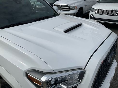 Used 2019 Toyota Tacoma TRD Sport image 69